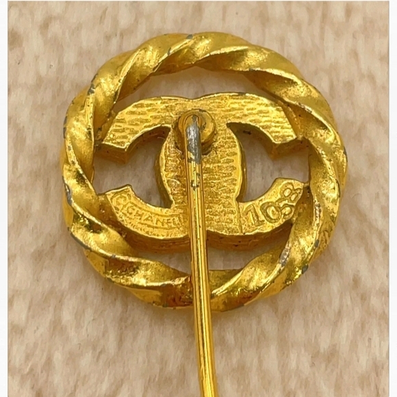 SALE! Auth CHANEL Coco Gold Crystal Lapel Pin Brooch W Crystal Details & Box - Picture 4 of 9